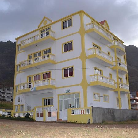 Residencial Trilhas & Montanhas Bed & Breakfast Ponta Do Sol Exterior foto