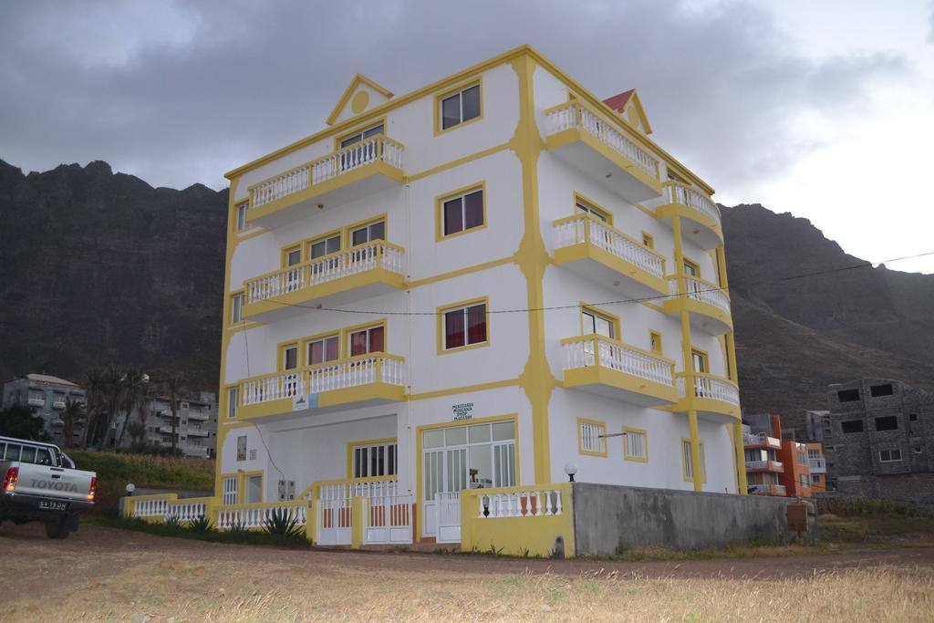 Residencial Trilhas & Montanhas Bed & Breakfast Ponta Do Sol Exterior foto